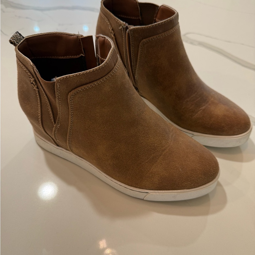 Sugar Women's Glossy Wedge Sneaker Size 9.5